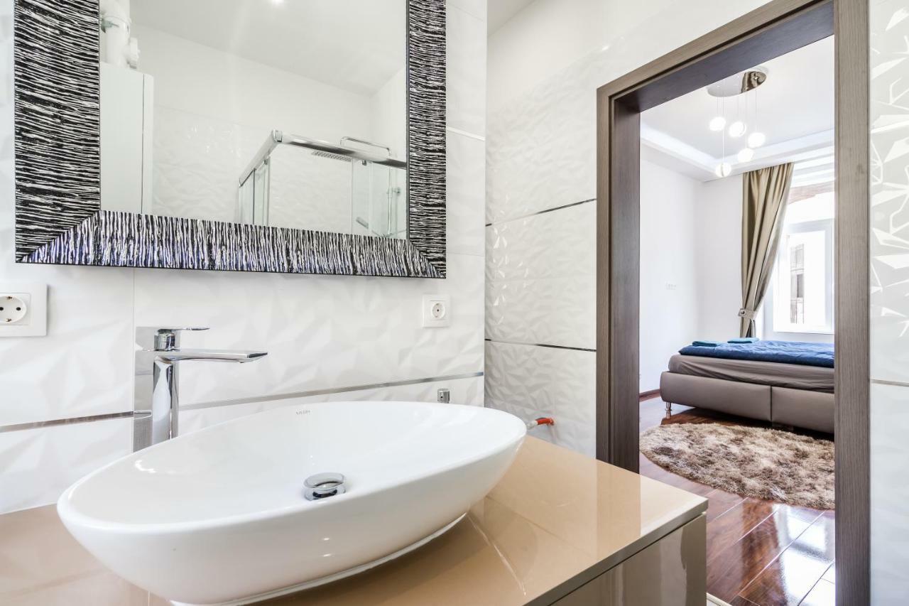 Centrum Opera Luxury Apartment With Free Garage Budapest Kültér fotó